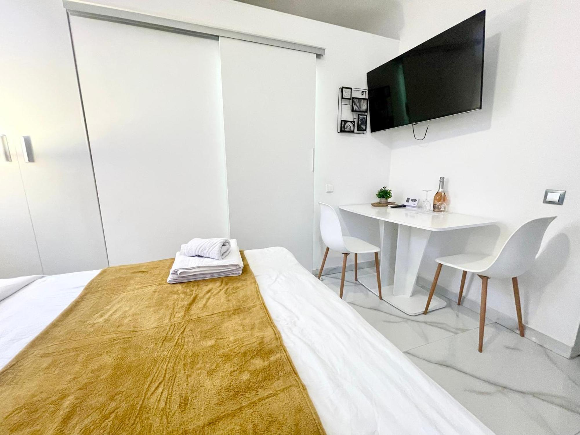 White Studio Bukarest Kültér fotó