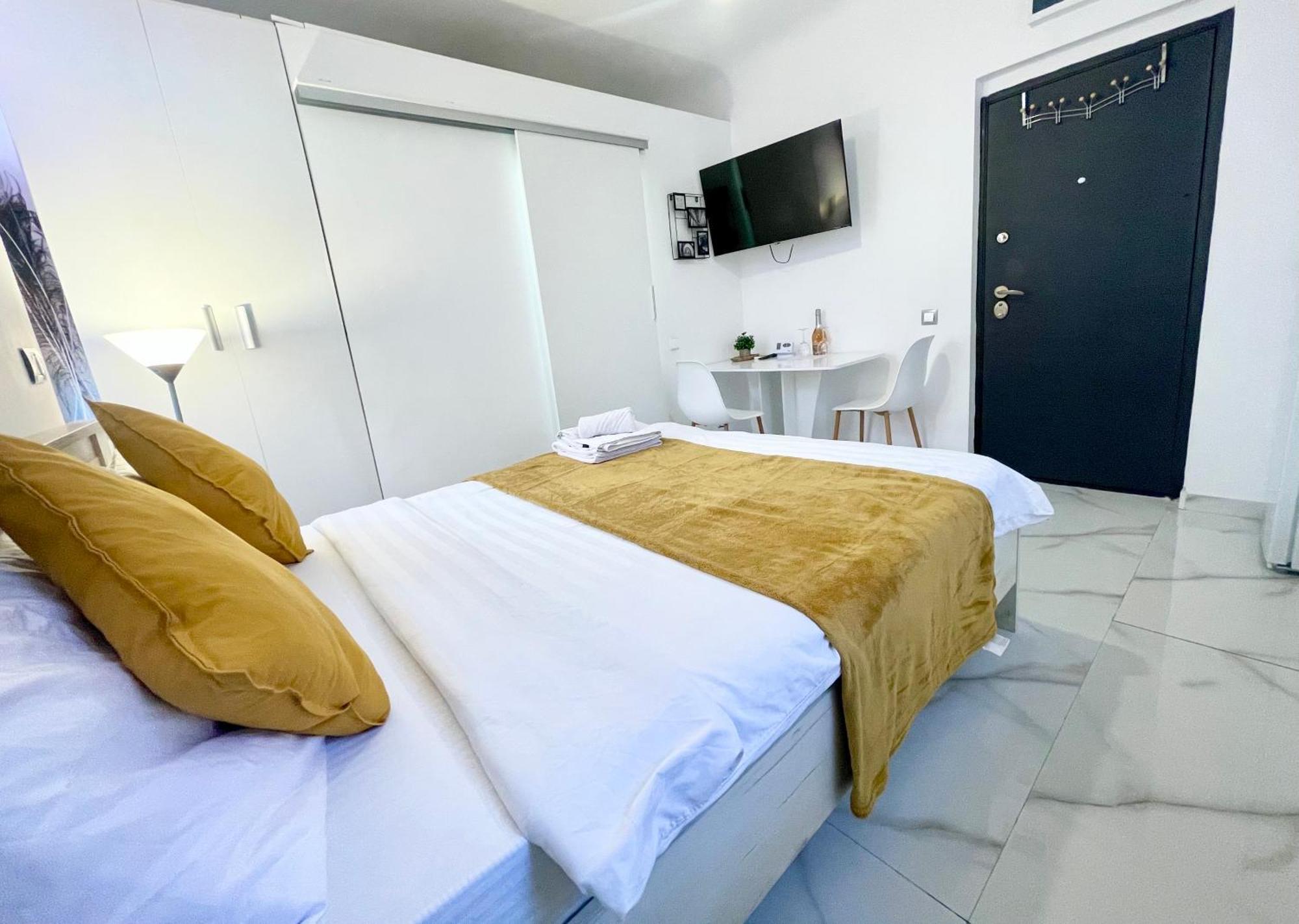 White Studio Bukarest Kültér fotó